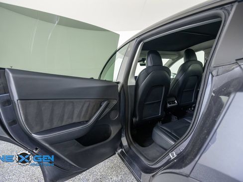 Used 2022 Tesla Model Y Long Range AWD/4WD image 24