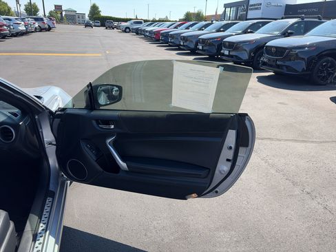 Used 2018 Toyota 86 RWD image 15