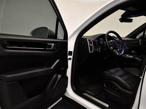 Used 2022 Porsche Cayenne image 39