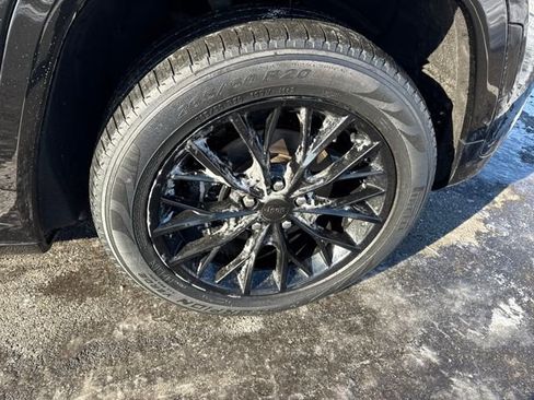 Used 2022 Jeep Grand Cherokee Summit w/ Luxury Tech Group V image 9