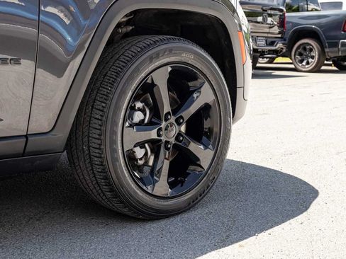 Used 2024 Jeep Grand Cherokee Altitude AWD/4WD image 7