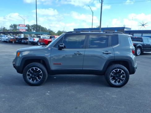 Used 2023 Jeep Renegade Trailhawk AWD/4WD image 2