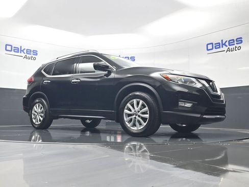 Used 2018 Nissan Rogue SV w/ Premium Package image 39