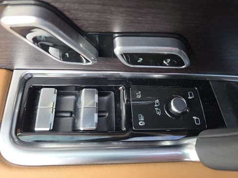 New 2026 Land Rover Range Rover Long Wheelbase SE image 28