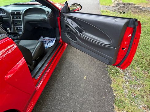 Used 2004 Ford Mustang Mach 1 RWD image 51