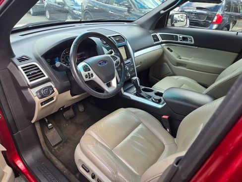 Used 2014 Ford Explorer XLT w/ Equipment Group 202A image 2