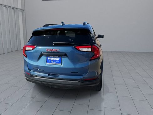 Used 2024 GMC Terrain SLT w/ Elevation Edition image 7