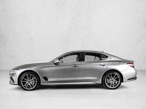 Used 2025 Genesis G70 2.5T image 9