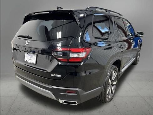 Certified 2024 Honda Pilot Touring image 6