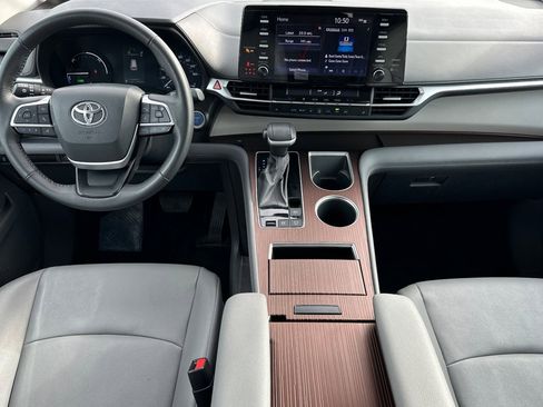 Used 2024 Toyota Sienna XLE image 15