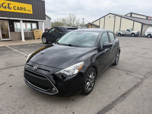 Used 2020 Toyota Yaris LE FWD image 2