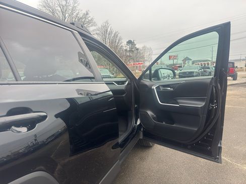 Used 2023 Toyota RAV4 XLE Premium image 18
