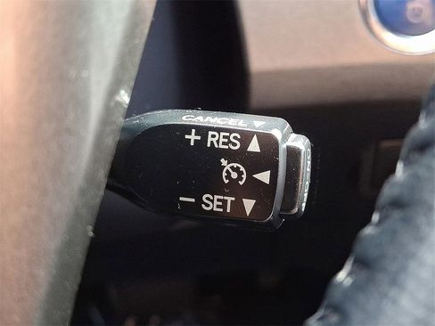 Used 2015 Toyota Prius Four image 17