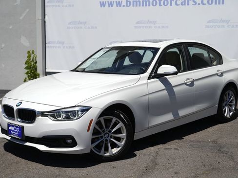 Used 2018 BMW 320i xDrive Sedan AWD/4WD image 2