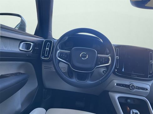 Used 2020 Volvo XC40 T4 Inscription image 13