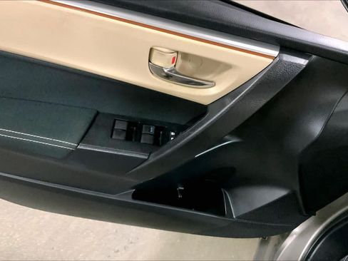 Used 2015 Toyota Corolla LE FWD image 36