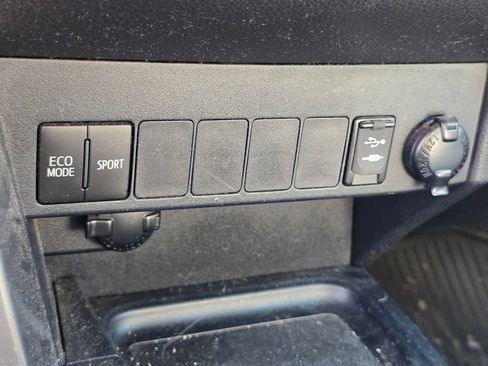Used 2016 Toyota RAV4 XLE AWD/4WD image 24