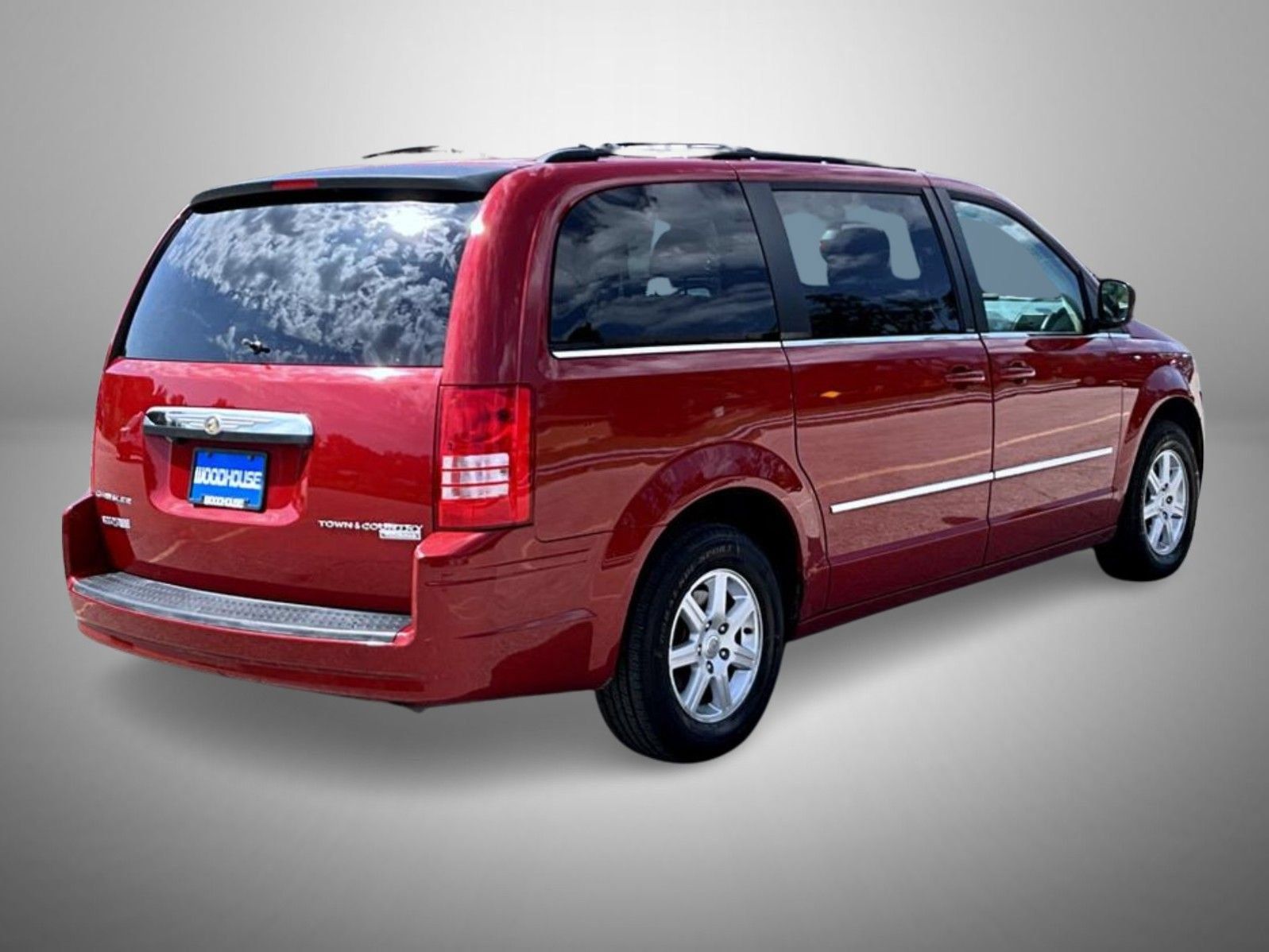 Used 2010 Chrysler Town & Country Touring w/ Entertainment Group #2 FWD image 5