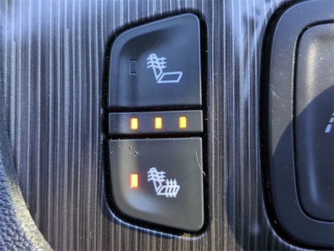 Used 2023 GMC Acadia SLT image 23