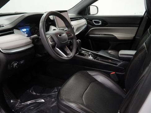 Certified 2023 Jeep Compass Limited image 27