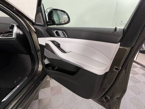 Used 2023 BMW X5 xDrive40i w/ M Sport Package AWD/4WD image 25