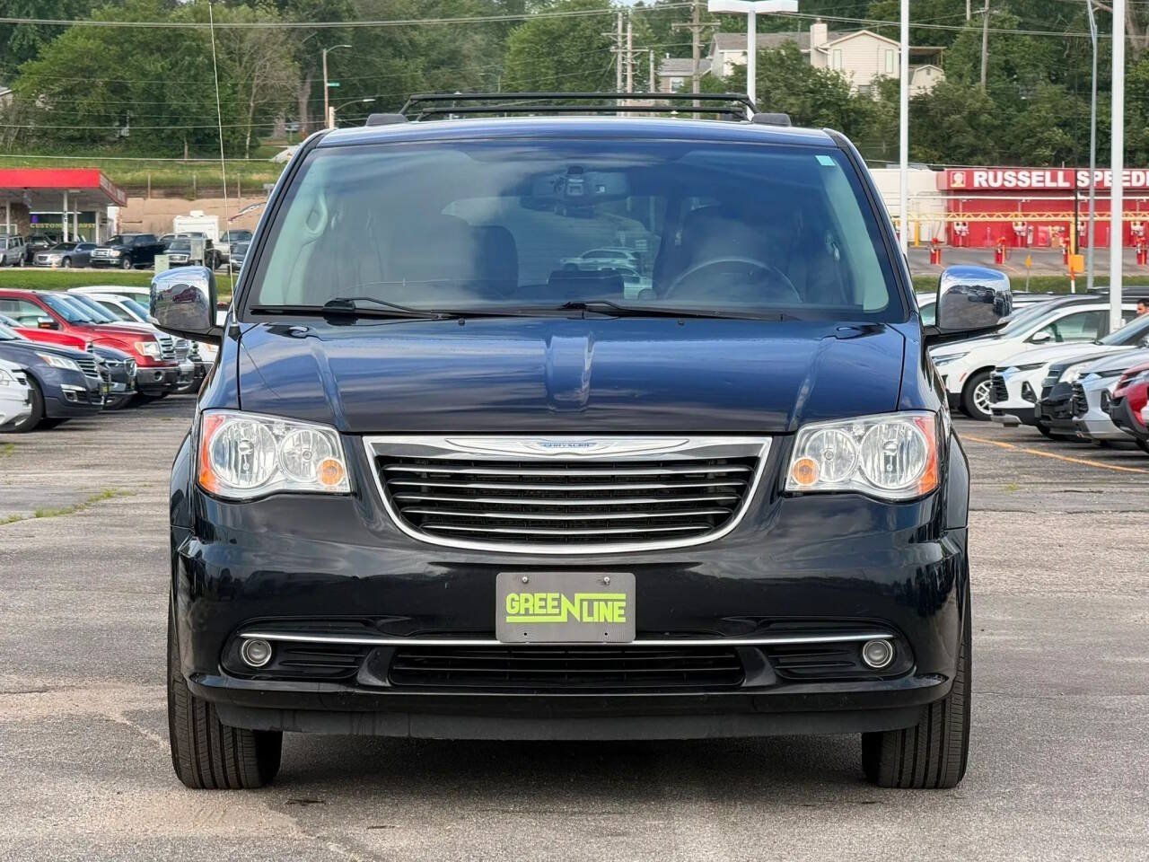Used 2015 Chrysler Town & Country Touring-L w/ Driver Convenience Group FWD image 3