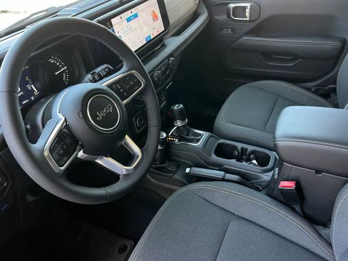 Used 2025 Jeep Wrangler Unlimited Sahara AWD/4WD image 14