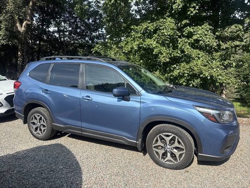 Used 2019 Subaru Forester Premium AWD/4WD image 4
