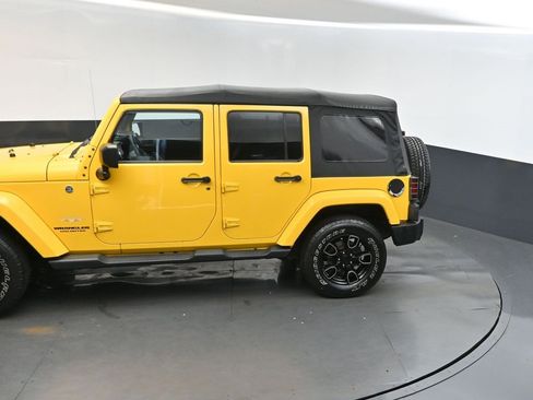 Used 2015 Jeep Wrangler Unlimited Sahara w/ Connectivity Group image 33