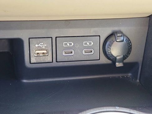Used 2023 Toyota Highlander Platinum FWD image 28