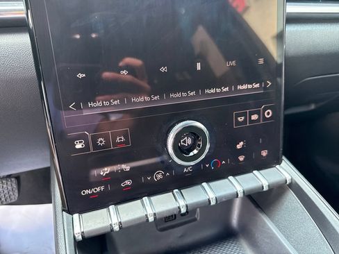 Used 2025 GMC Terrain Elevation AWD/4WD image 17