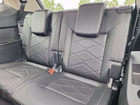 Used 2025 Volkswagen Atlas SE FWD image 11