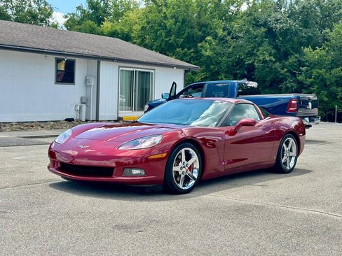 Used 2006 Chevrolet Corvette Coupe w/ Preferred Equipment Group RWD image 9