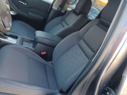 Used 2024 Nissan Frontier SV w/ SV Convenience Package image 6