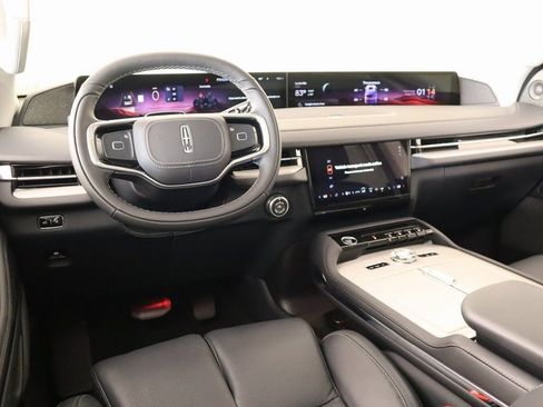 New 2025 Lincoln Navigator Reserve image 2