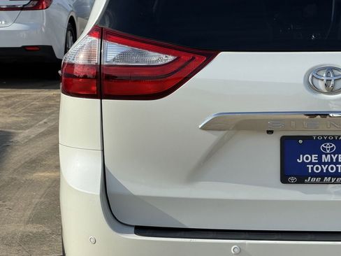 Used 2017 Toyota Sienna Limited Premium AWD/4WD image 10