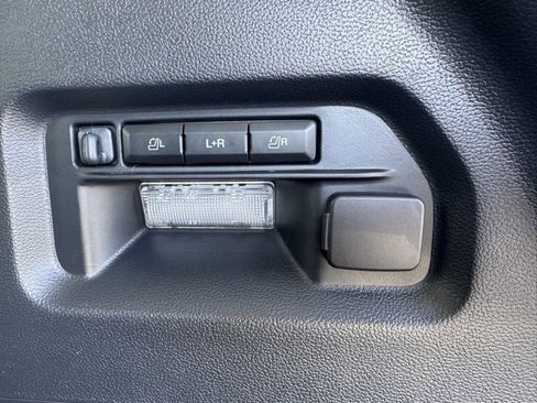 Used 2025 Ford Explorer Platinum w/ Ultimate Package image 33