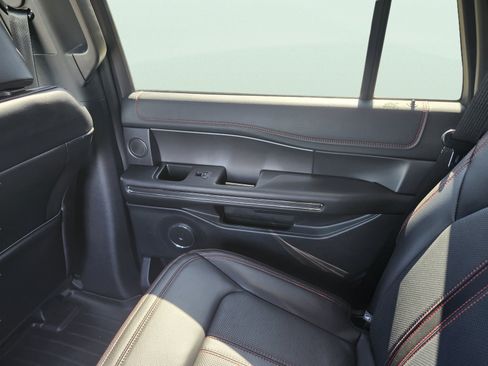 Used 2021 Ford Expedition Limited AWD/4WD image 32