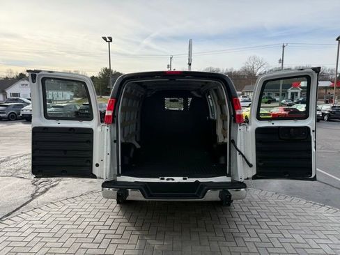 Used 2024 GMC Savana 2500 w/ Driver Convenience Package image 9