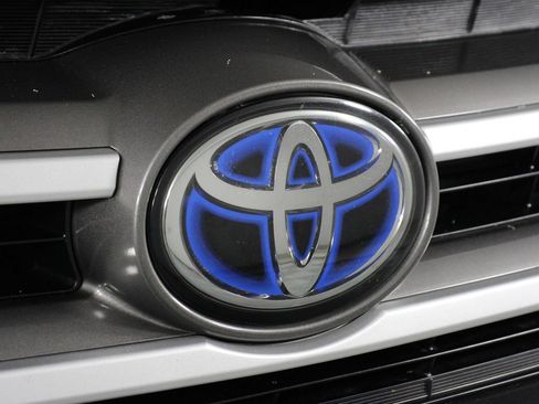 Used 2019 Toyota Highlander XLE AWD/4WD image 27