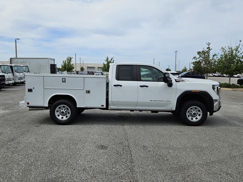 New 2024 GMC Sierra 3500 Pro w/ Convenience Package image 7