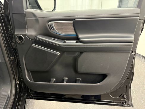 Used 2025 Ford Expedition Platinum AWD/4WD image 7
