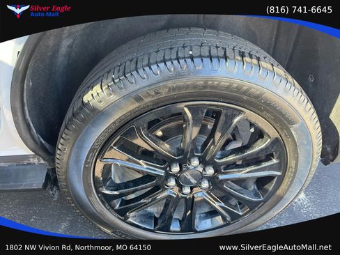 Used 2022 GMC Acadia SLT w/ Elevation Edition FWD image 15