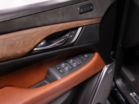 Used 2020 Cadillac Escalade Luxury w/ LPO, Radiant Package AWD/4WD image 5