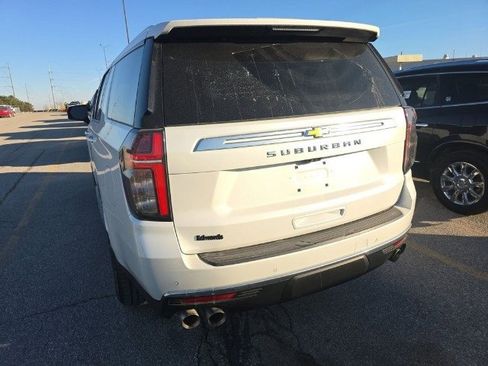 Used 2023 Chevrolet Suburban High Country image 3