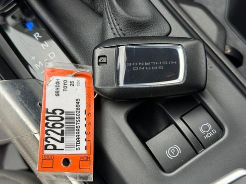 Used 2025 Toyota Grand Highlander LE image 31