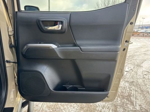 Used 2017 Toyota Tacoma TRD Sport w/ Tow Package image 18