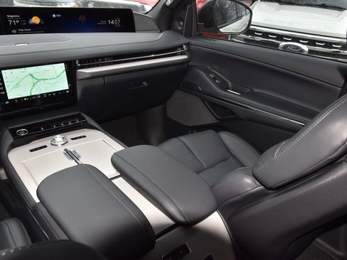 New 2025 Lincoln Navigator L Reserve w/ Jet Appearance Package image 18