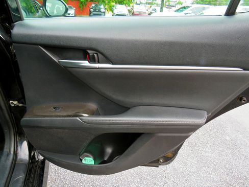 Used 2021 Toyota Camry XLE image 35