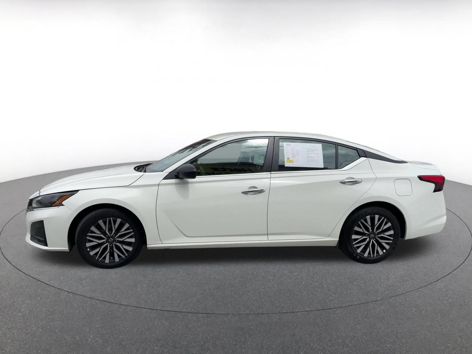 Used 2025 Nissan Altima 2.5 SV FWD image 8